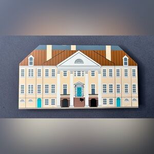 THE CAT’S MEOW Montpelier James Madison Home 1995 Virginia Wooden Shelf Sitter